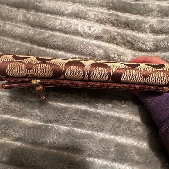 Coach Wallet *EXCELLENT CONDITION* - Picture 2 of 12